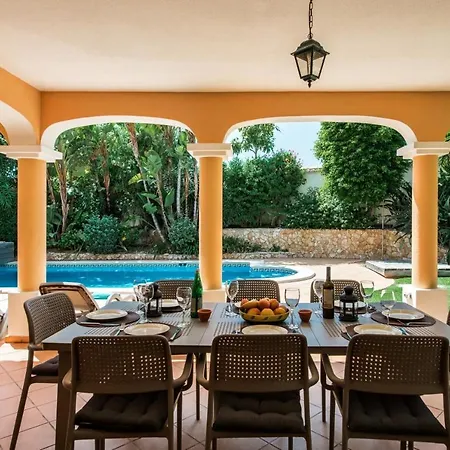 Sleeps 8 Pool Air Con T480069