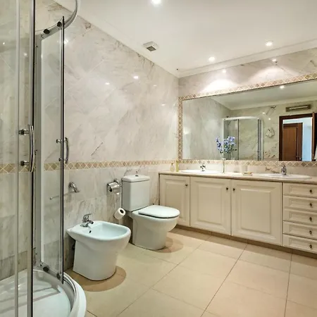 Sleeps 8 Pool Air Con T480069 Vale do Lobo
