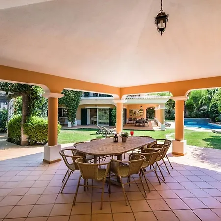 Villa Sleeps 8 Pool Air Con T480069