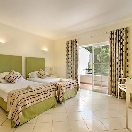 Sleeps 8 Pool Air Con T480069 Vale do Lobo